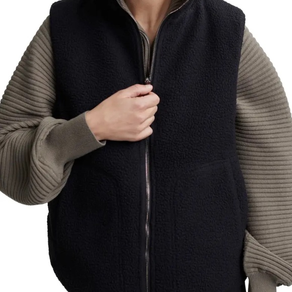 Varley Ellis Reversible Faux Shearling Lined Puffer Vest - size M - NEW - Picture 4 of 12